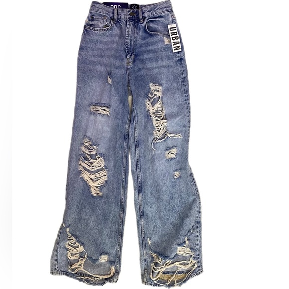 Urban Outfitters Skater Baggy Size 26 Ripped Jeans - Picture 1 of 2